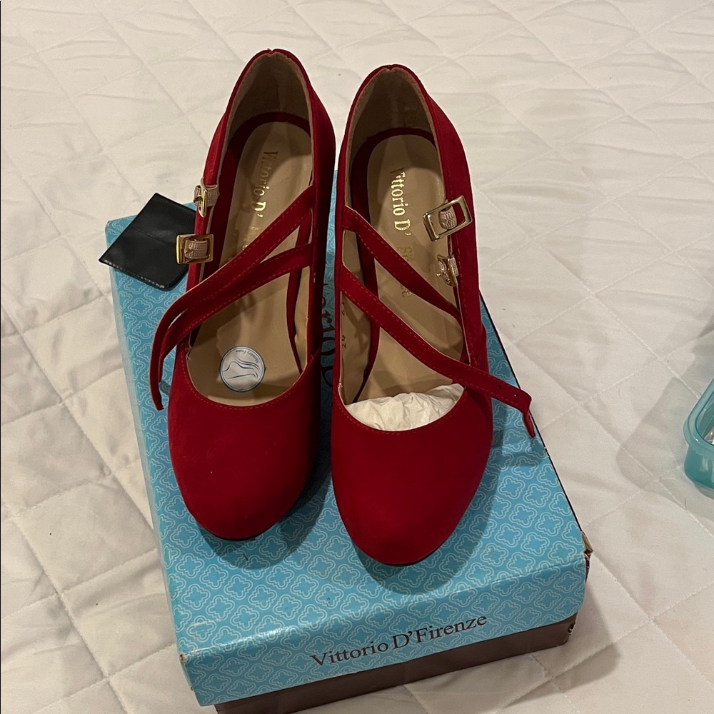 NWT Vittorio D’Firenze Upscale Sophisticated Velvet Women's Red Strappy Heels
